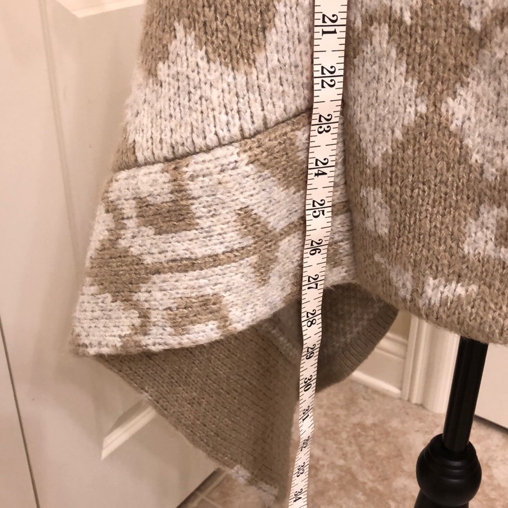 LINE Intarsia-Knit Asymmetric Sweater - Picture 4 of 7